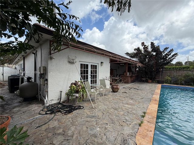 8746 NW 140th Ln, Miami Lakes, FL 33018