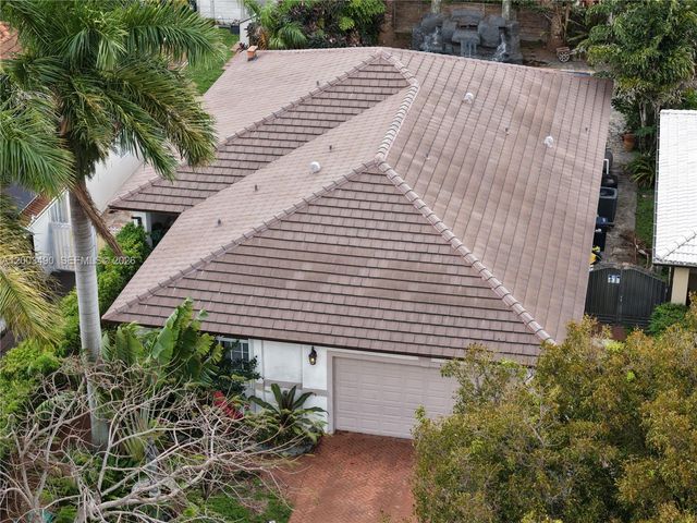 8746 NW 140th Ln, Miami Lakes, FL 33018