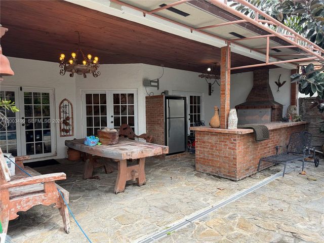 8746 NW 140th Ln, Miami Lakes, FL 33018