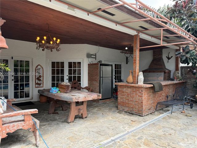 8746 NW 140th Ln, Miami Lakes, FL 33018