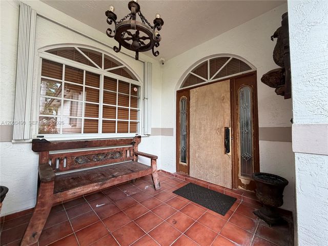 8746 NW 140th Ln, Miami Lakes, FL 33018