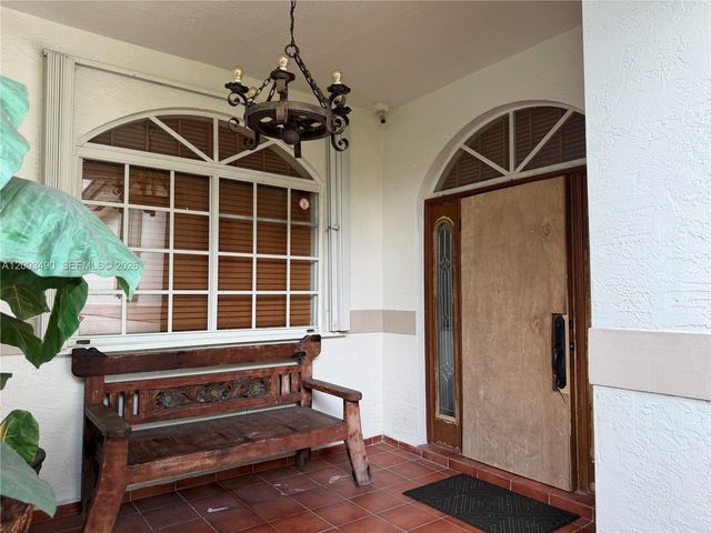 8746 NW 140th Ln, Miami Lakes, FL 33018