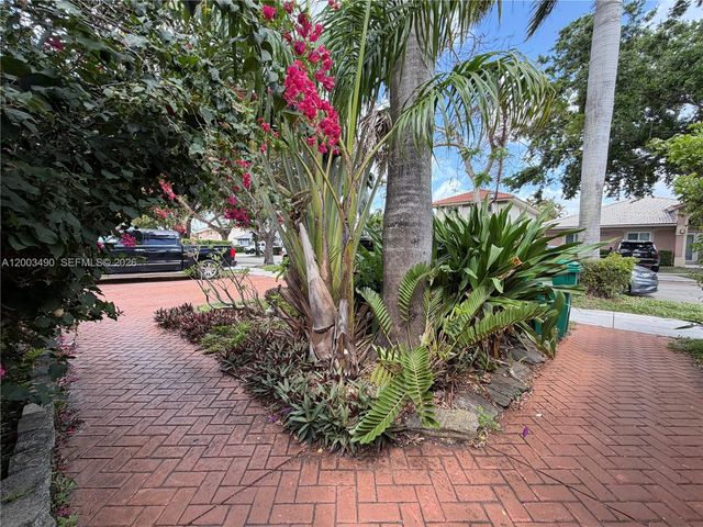 8746 NW 140th Ln, Miami Lakes, FL 33018