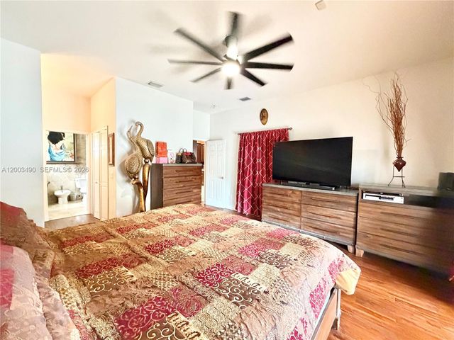 8746 NW 140th Ln, Miami Lakes, FL 33018