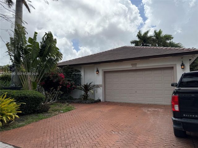 8746 NW 140th Ln, Miami Lakes, FL 33018