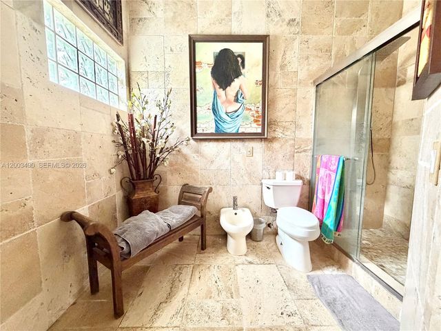 8746 NW 140th Ln, Miami Lakes, FL 33018