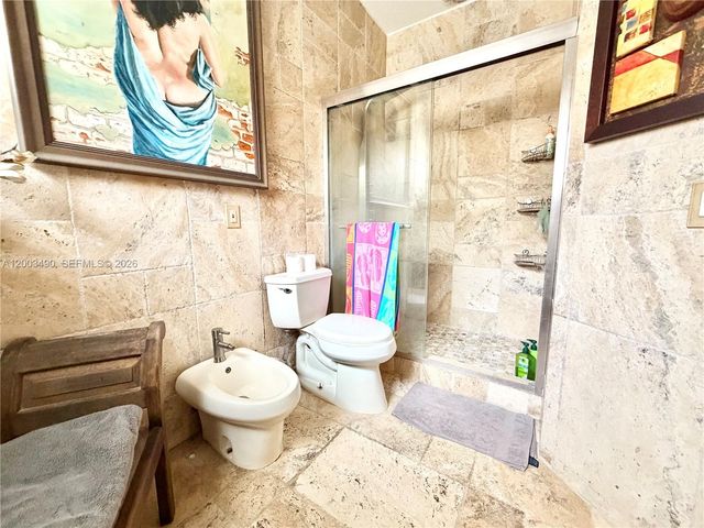 8746 NW 140th Ln, Miami Lakes, FL 33018