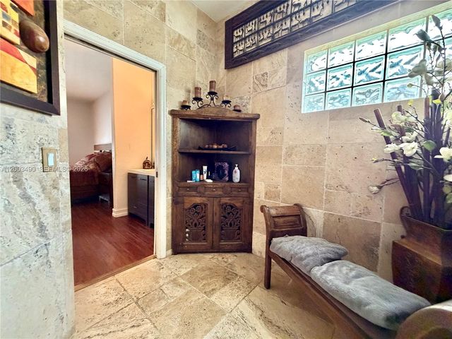 8746 NW 140th Ln, Miami Lakes, FL 33018