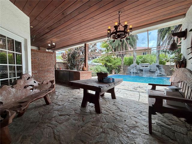 8746 NW 140th Ln, Miami Lakes, FL 33018