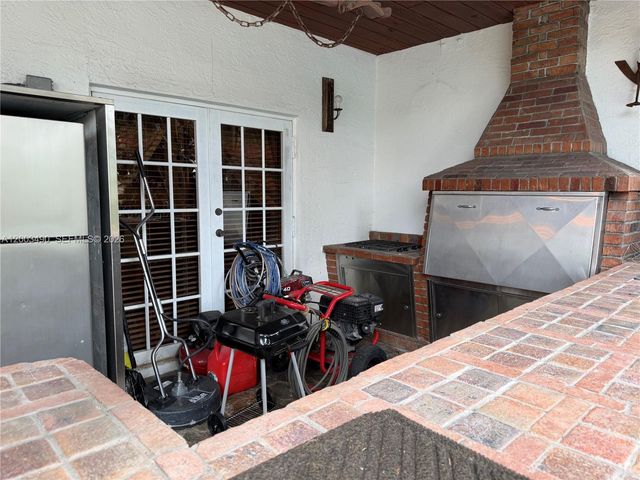 8746 NW 140th Ln, Miami Lakes, FL 33018