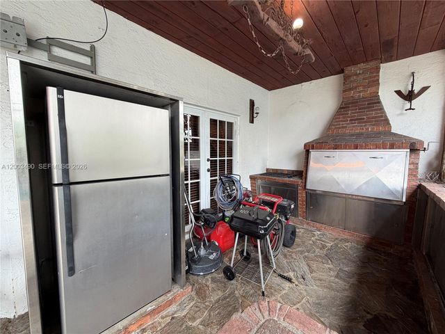 8746 NW 140th Ln, Miami Lakes, FL 33018