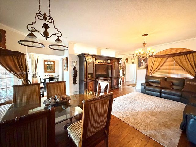 8746 NW 140th Ln, Miami Lakes, FL 33018