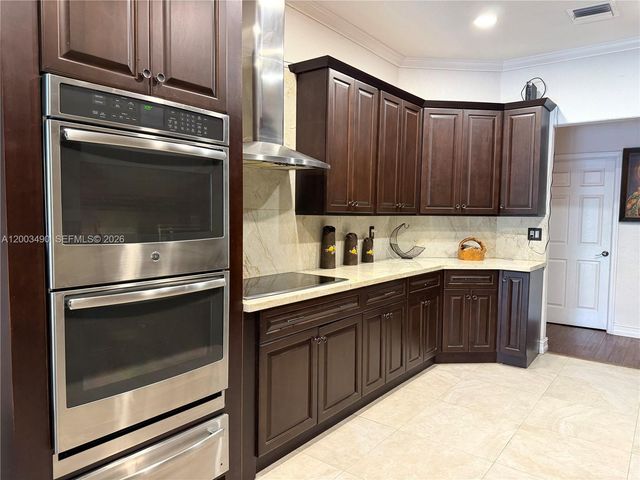 8746 NW 140th Ln, Miami Lakes, FL 33018