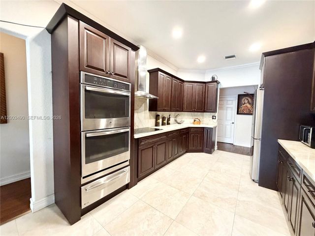 8746 NW 140th Ln, Miami Lakes, FL 33018