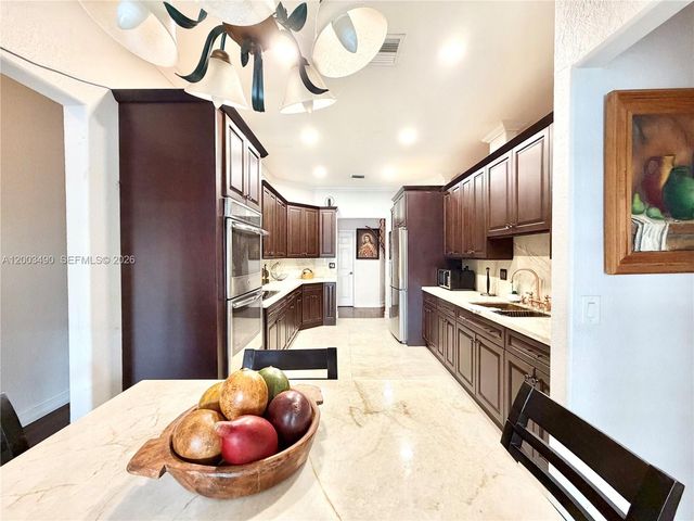 8746 NW 140th Ln, Miami Lakes, FL 33018