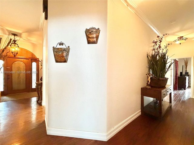 8746 NW 140th Ln, Miami Lakes, FL 33018