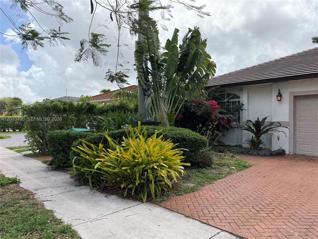 8746 NW 140th Ln, Miami Lakes, FL 33018