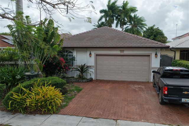 8746 NW 140th Ln, Miami Lakes, FL 33018