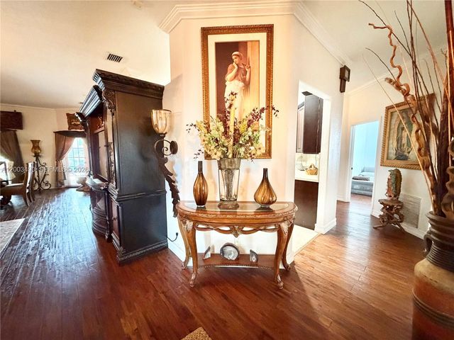 8746 NW 140th Ln, Miami Lakes, FL 33018