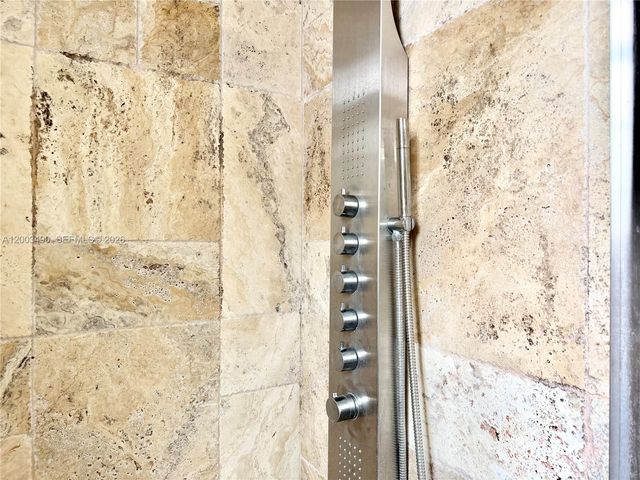 8746 NW 140th Ln, Miami Lakes, FL 33018