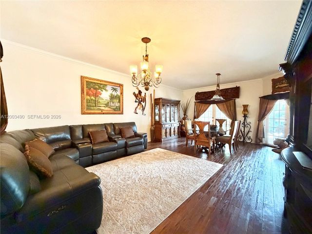 8746 NW 140th Ln, Miami Lakes, FL 33018