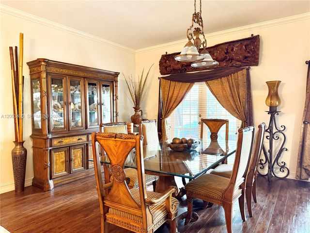 8746 NW 140th Ln, Miami Lakes, FL 33018