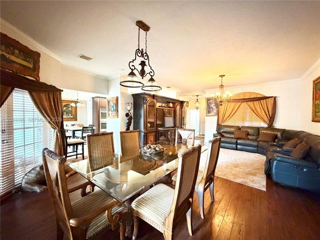 8746 NW 140th Ln, Miami Lakes, FL 33018