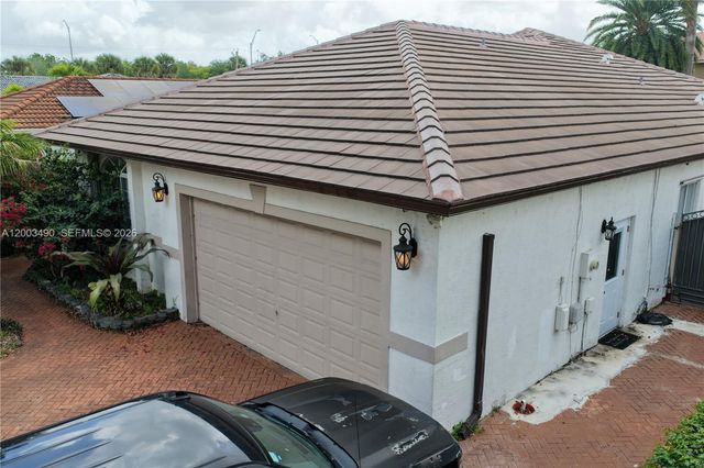 8746 NW 140th Ln, Miami Lakes, FL 33018