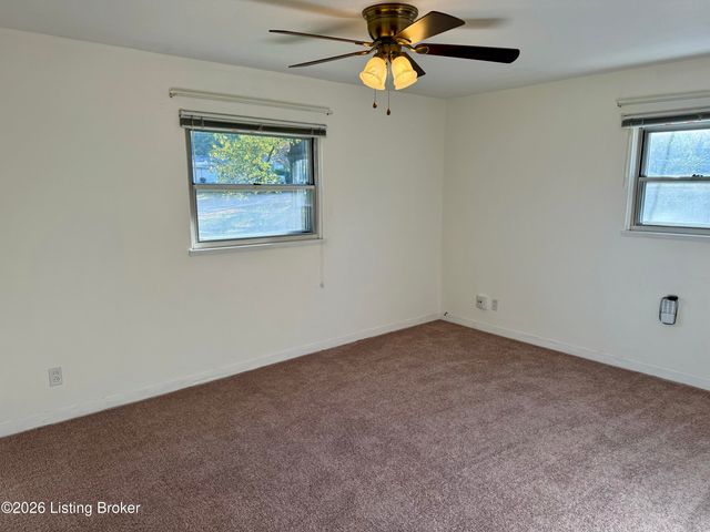 4701 Palma Rd, Louisville, KY 40272