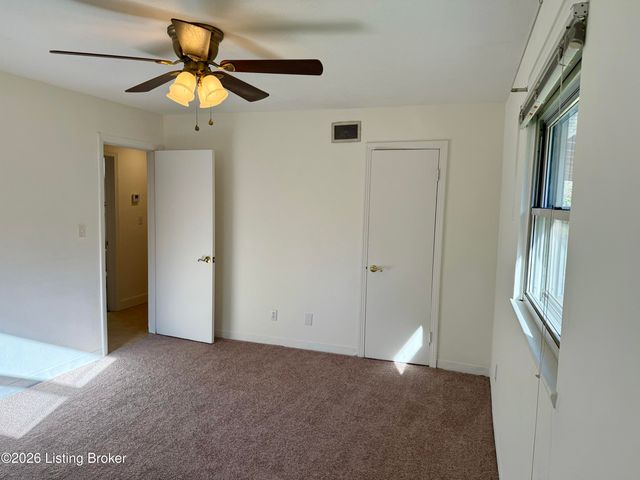 4701 Palma Rd, Louisville, KY 40272