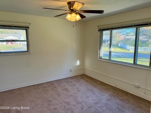 4701 Palma Rd, Louisville, KY 40272