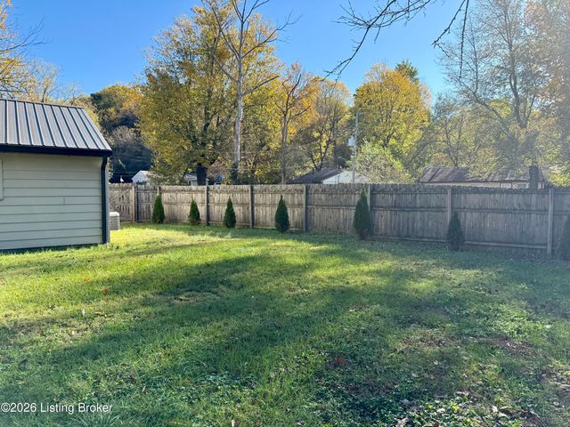 4701 Palma Rd, Louisville, KY 40272