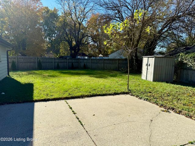 4701 Palma Rd, Louisville, KY 40272