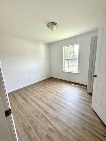 2916 Edge Park Ct, Columbia, TN 38401