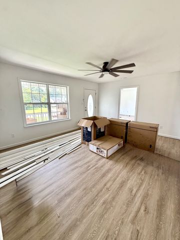2916 Edge Park Ct, Columbia, TN 38401