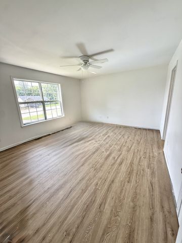 2916 Edge Park Ct, Columbia, TN 38401