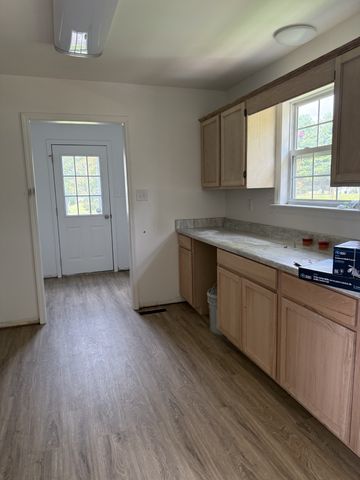 2916 Edge Park Ct, Columbia, TN 38401