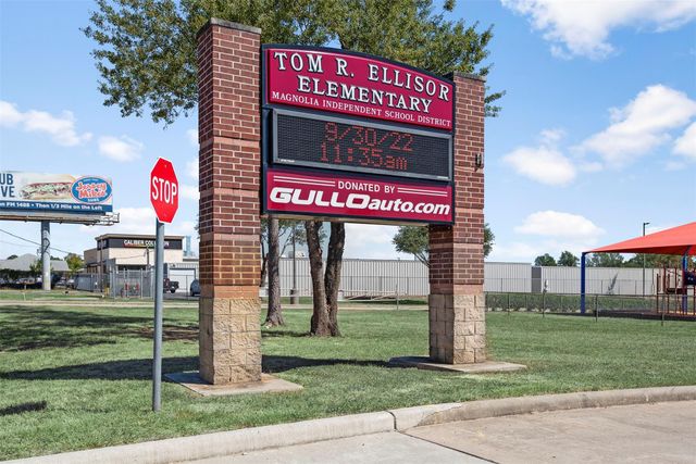 5818 Pacco Lane, Magnolia, TX 77354