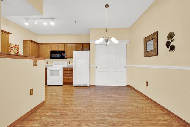 210 W Oak Leaf DRIVE #2, Oak Creek, WI 53154