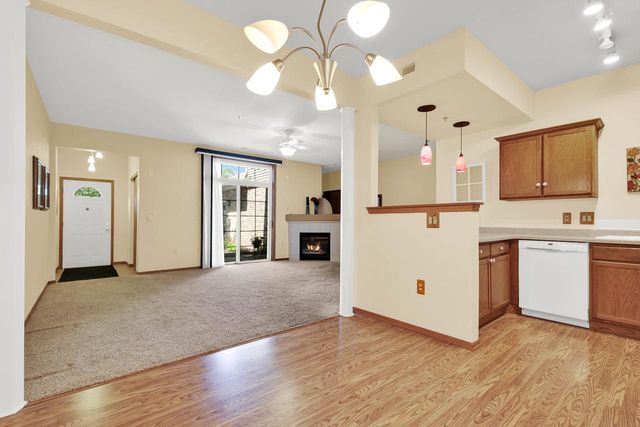 210 W Oak Leaf DRIVE #2, Oak Creek, WI 53154