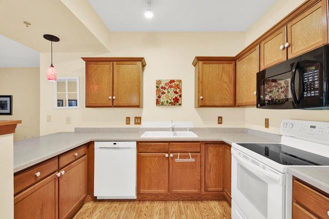 210 W Oak Leaf DRIVE #2, Oak Creek, WI 53154