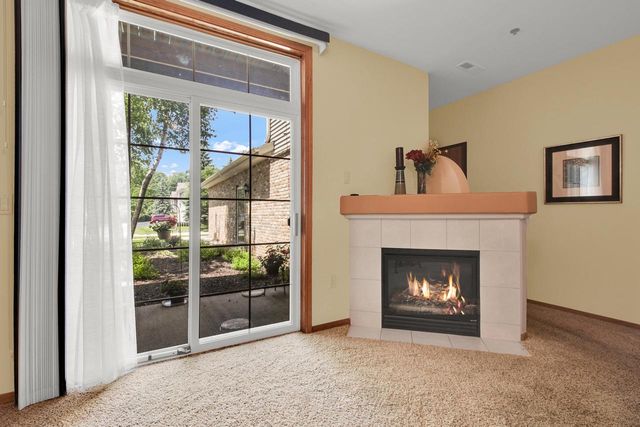 210 W Oak Leaf DRIVE #2, Oak Creek, WI 53154