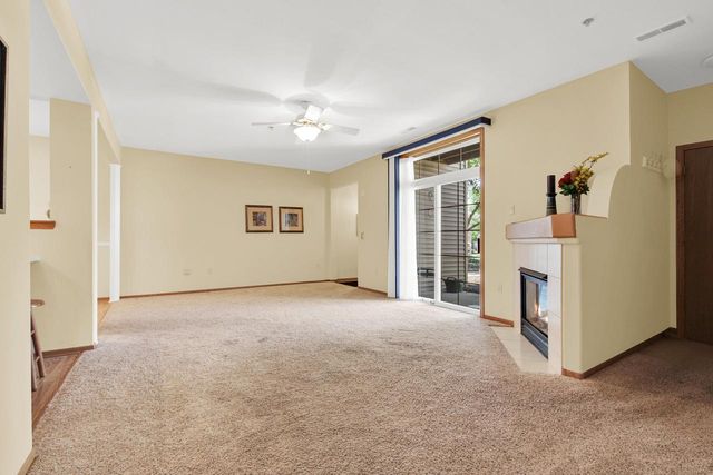 210 W Oak Leaf DRIVE #2, Oak Creek, WI 53154