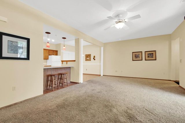 210 W Oak Leaf DRIVE #2, Oak Creek, WI 53154