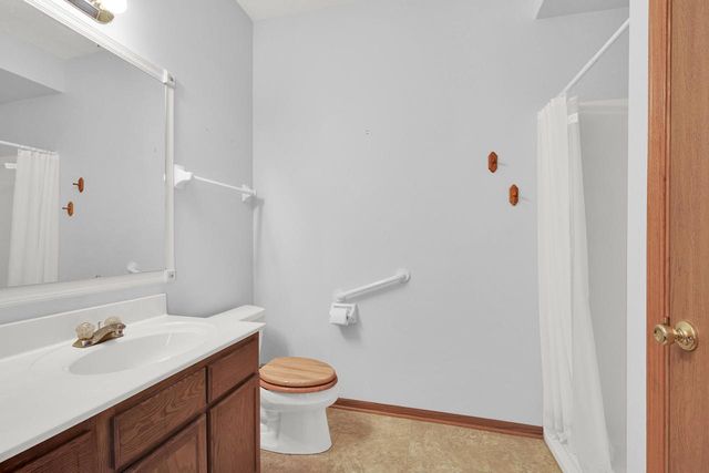 210 W Oak Leaf DRIVE #2, Oak Creek, WI 53154