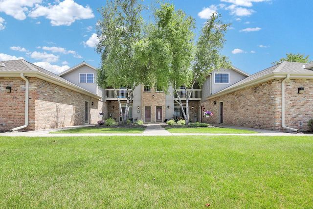 210 W Oak Leaf DRIVE #2, Oak Creek, WI 53154