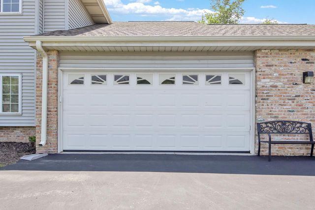 210 W Oak Leaf DRIVE #2, Oak Creek, WI 53154