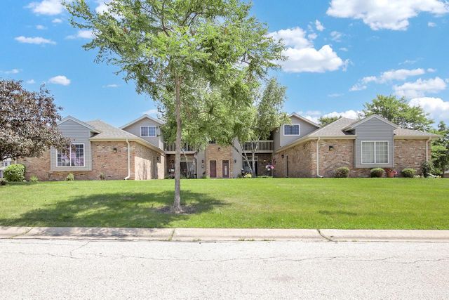 210 W Oak Leaf DRIVE #2, Oak Creek, WI 53154