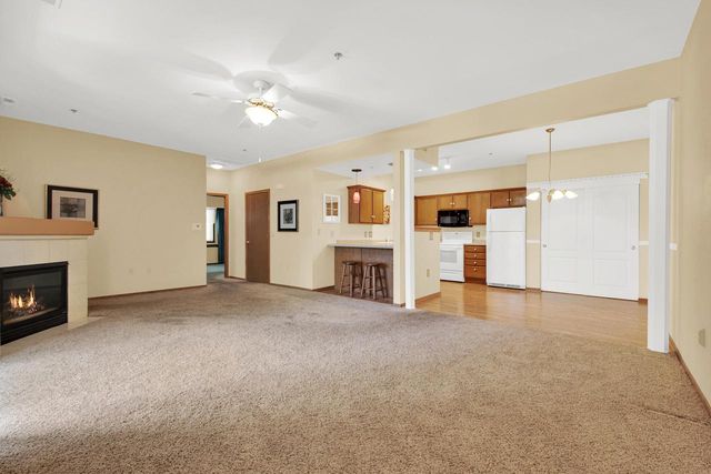210 W Oak Leaf DRIVE #2, Oak Creek, WI 53154