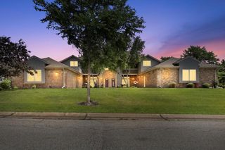 210 W Oak Leaf DRIVE #2, Oak Creek, WI 53154